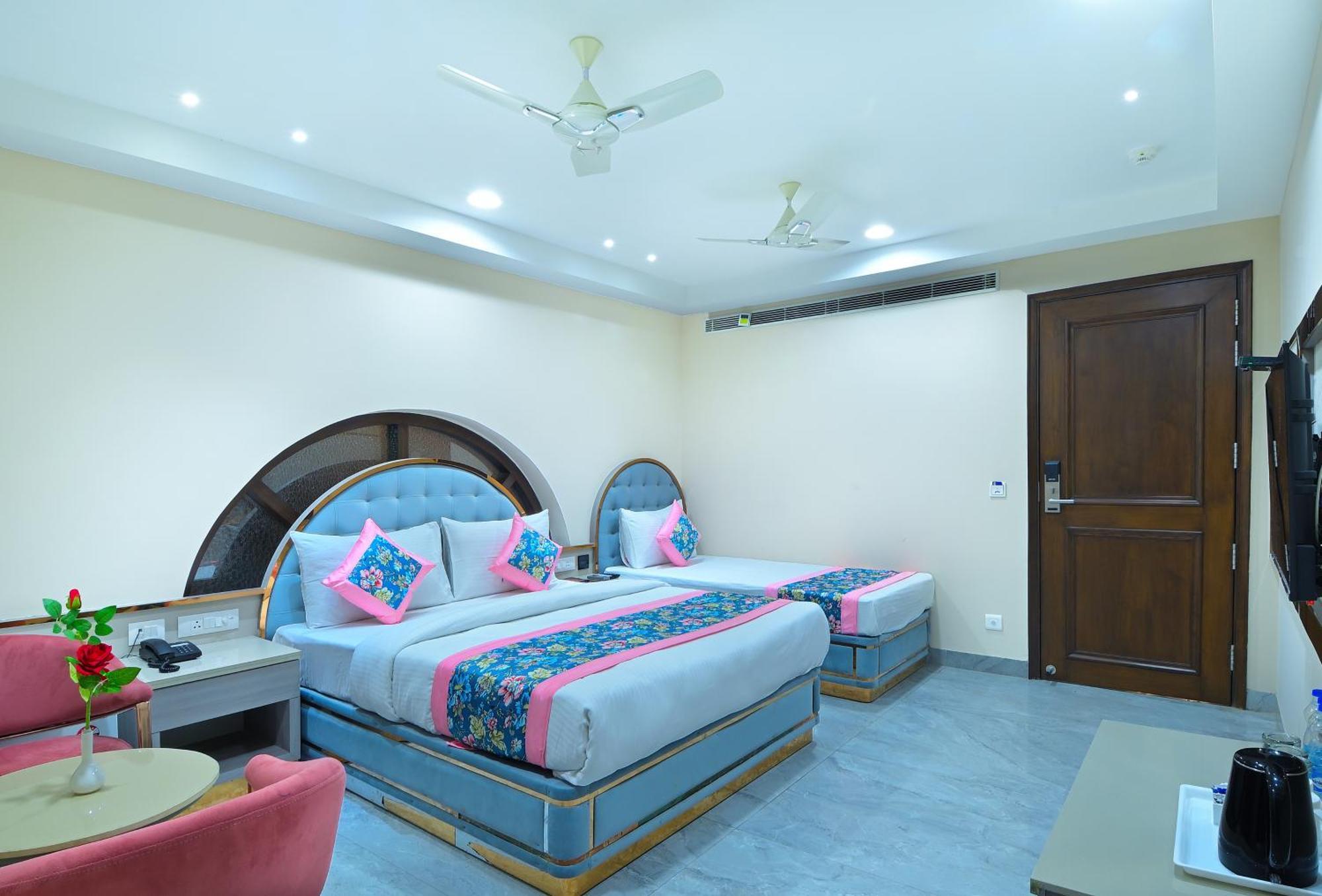 Hotel Sapphire House - 3 Mins Walk From Metro And 5 Mins From Rail Station New Delhi Luaran gambar