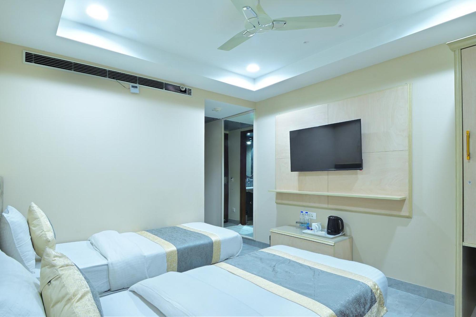 Hotel Sapphire House - 3 Mins Walk From Metro And 5 Mins From Rail Station New Delhi Luaran gambar