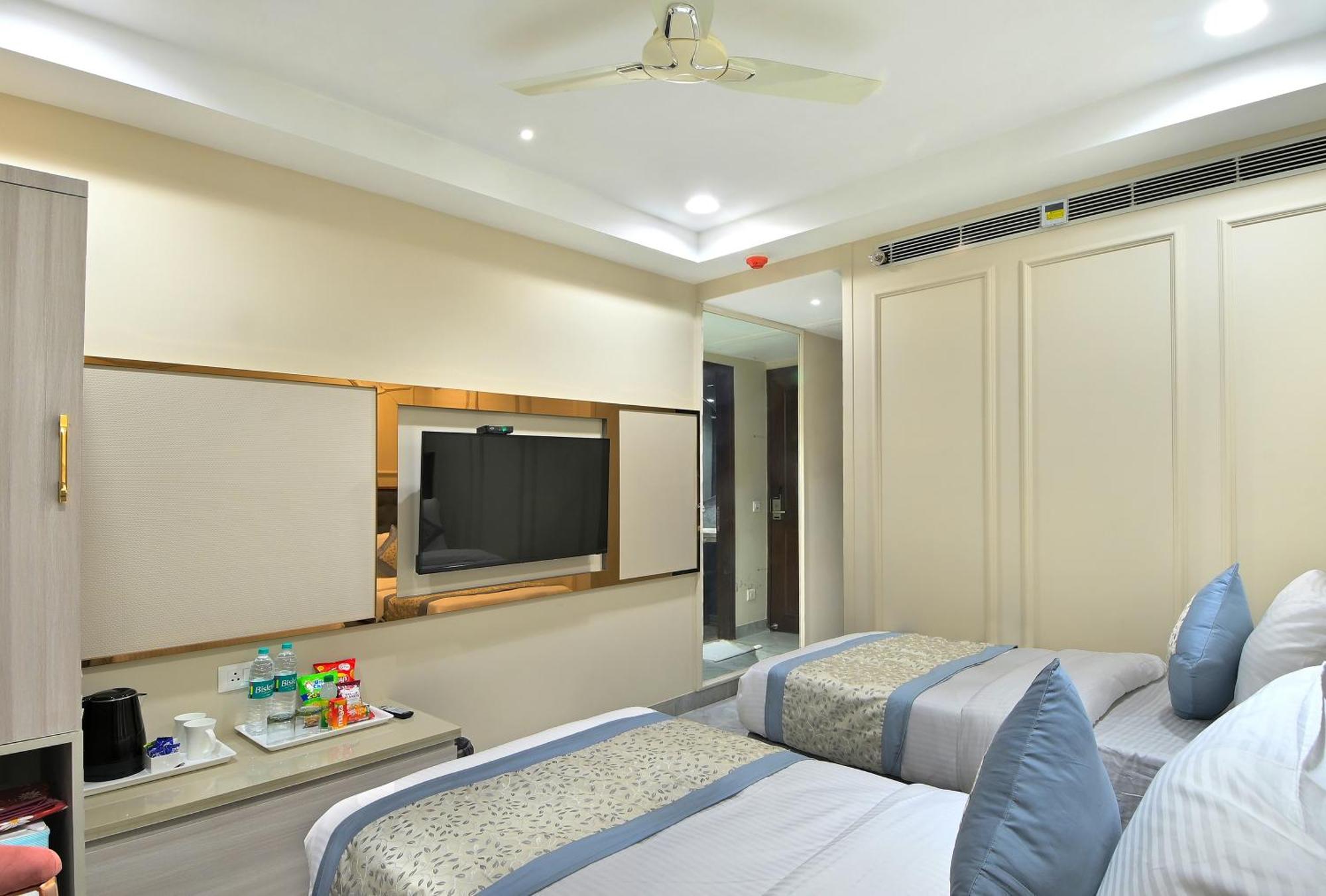 Hotel Sapphire House - 3 Mins Walk From Metro And 5 Mins From Rail Station New Delhi Luaran gambar