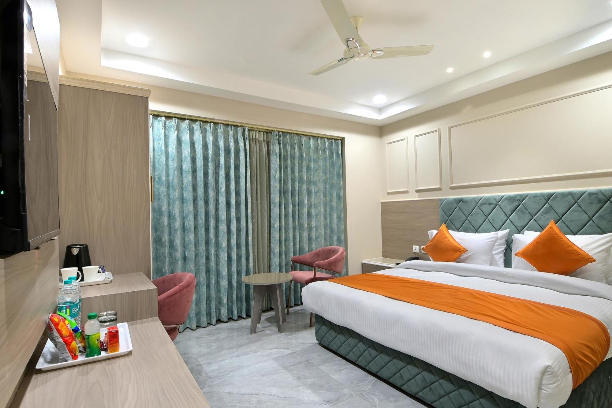 Hotel Sapphire House - 3 Mins Walk From Metro And 5 Mins From Rail Station New Delhi Luaran gambar