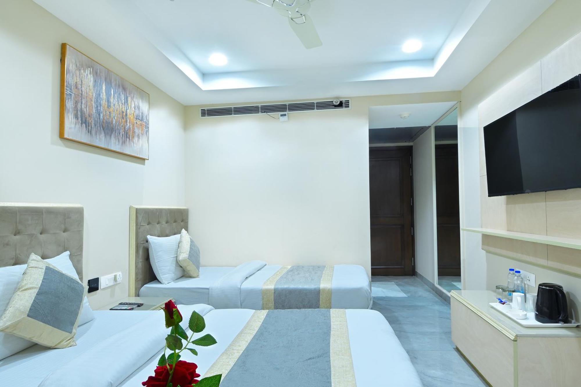 Hotel Sapphire House - 3 Mins Walk From Metro And 5 Mins From Rail Station New Delhi Luaran gambar