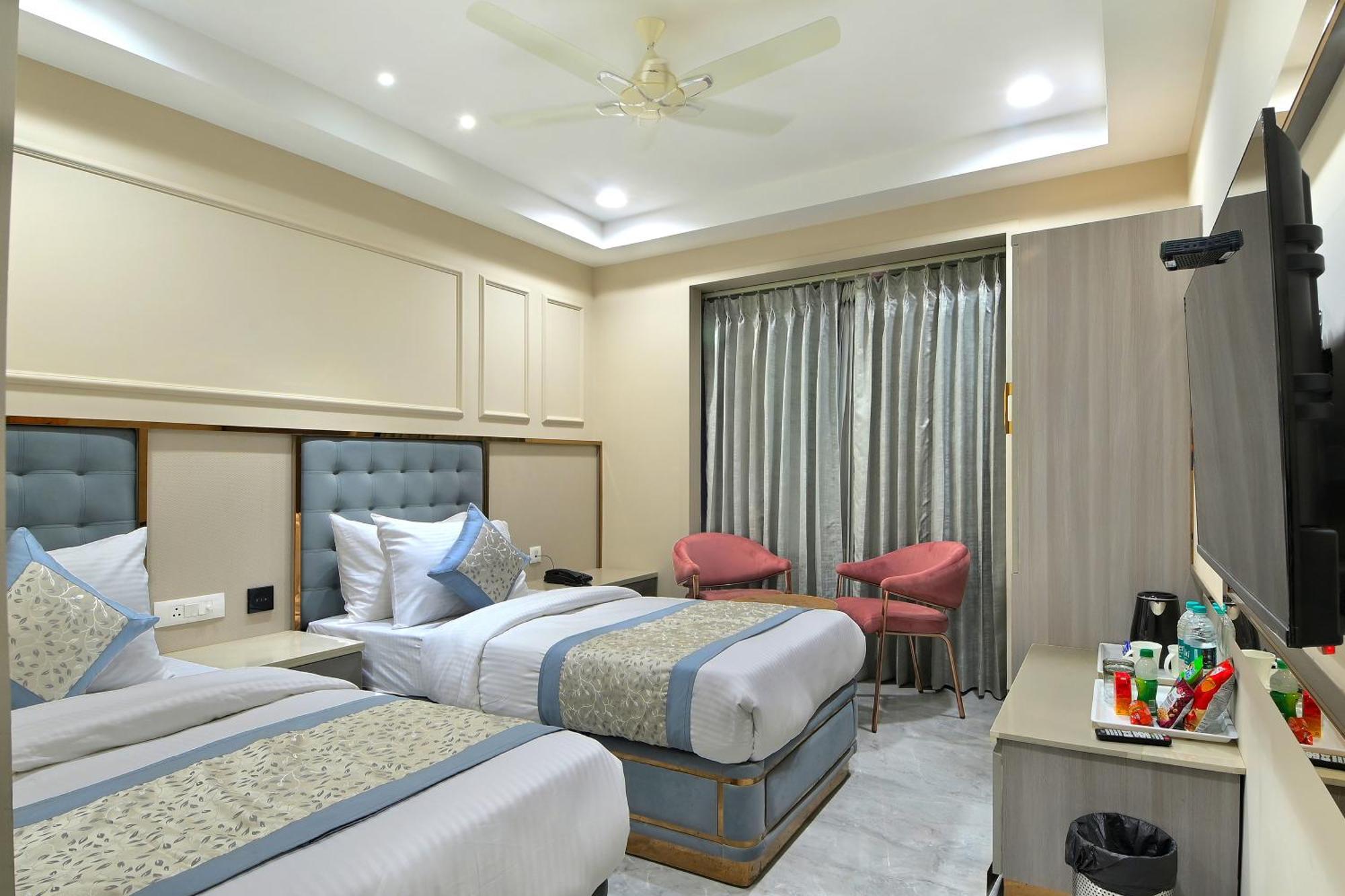 Hotel Sapphire House - 3 Mins Walk From Metro And 5 Mins From Rail Station New Delhi Luaran gambar